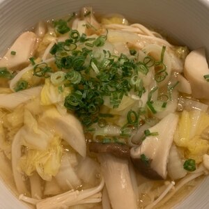 生姜でポカポカ！白菜とキノコのあんかけうどん